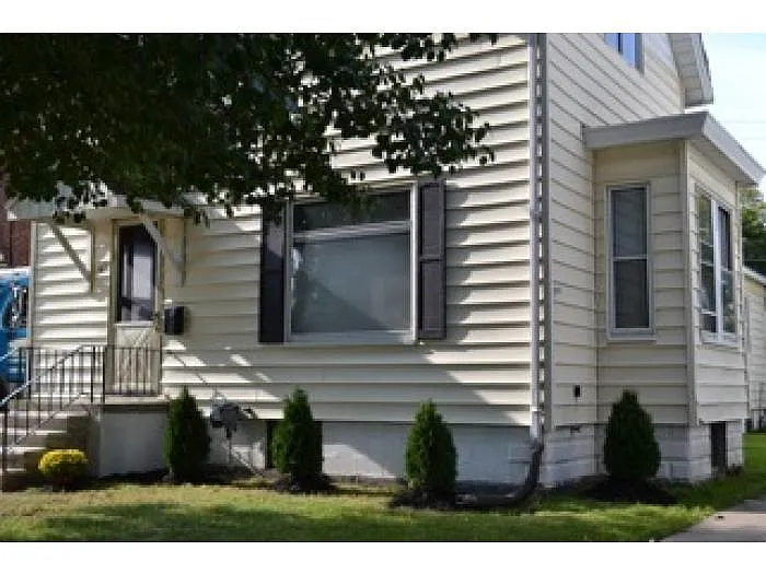 163 Clinton St photo 1