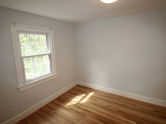 4th image of 2404 1/2 Stafford Ave