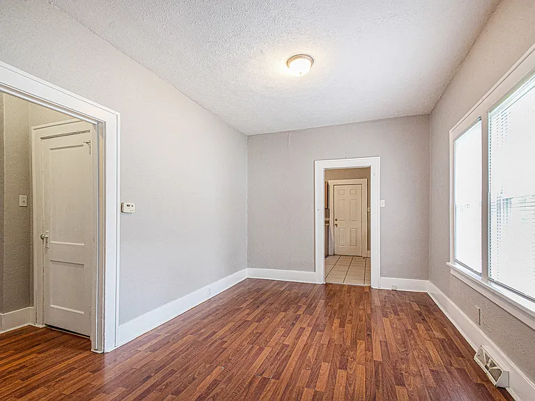 220 Harrison St — Photo 4