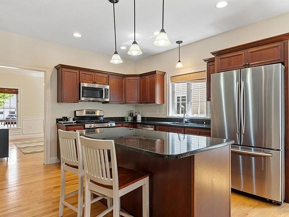 3rd image of 48 Orchard Dr