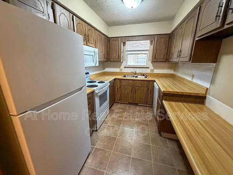 3304 E Portland St #B — Photo 4