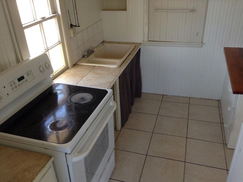 2nd image of 426 N East St APT A