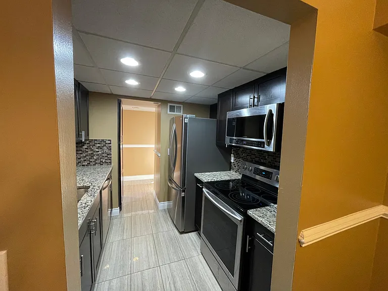 18228 University Park Dr — Photo 2