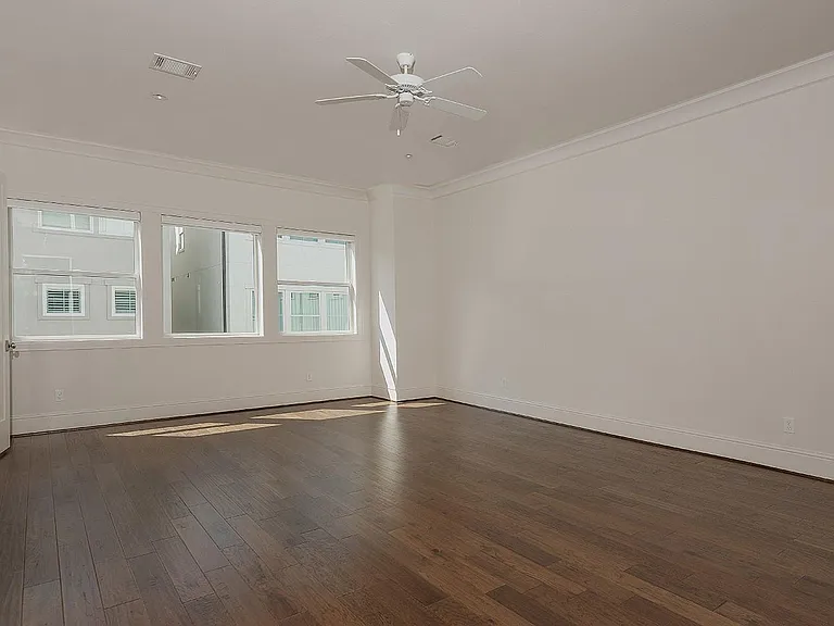 2503 Lake Front Cir — Photo 20