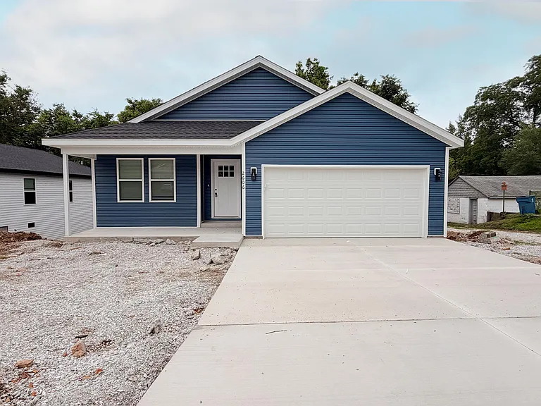 2606 Central St — Photo 1