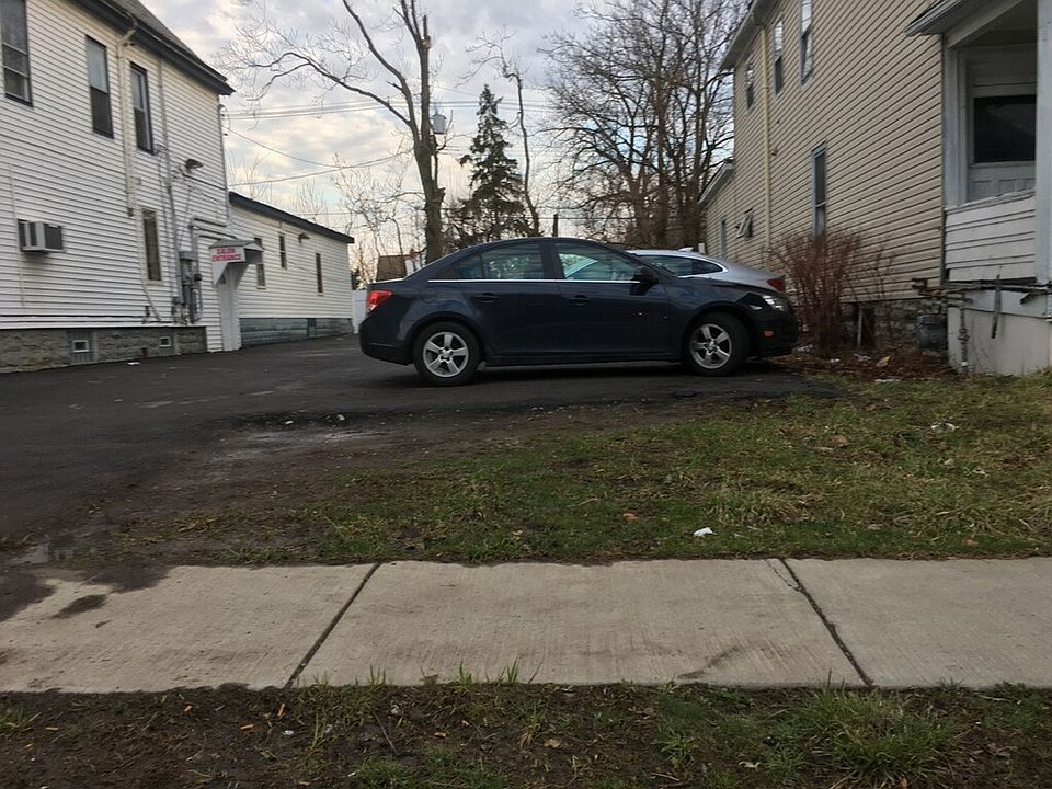 1st image of 539 E Ferry St