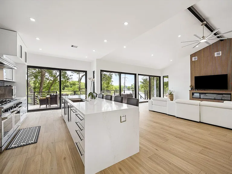 407 Brook Hollow Dr — Photo 15