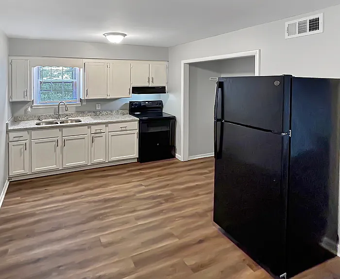 208 Glenrose Ct — Photo 5