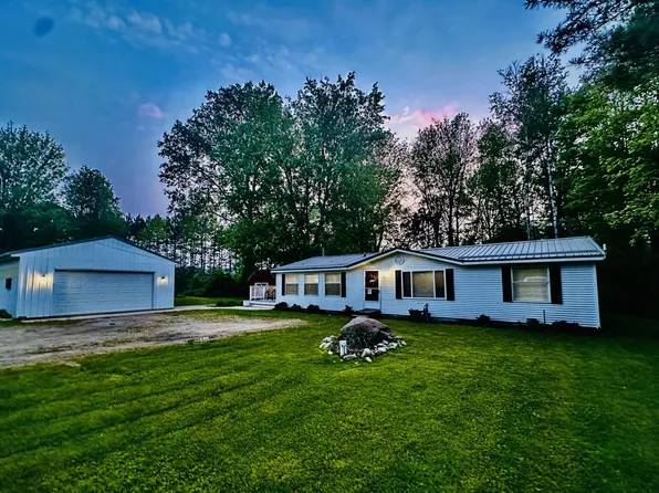 7976 Ojibwa Dr, Weidman, MI 48893