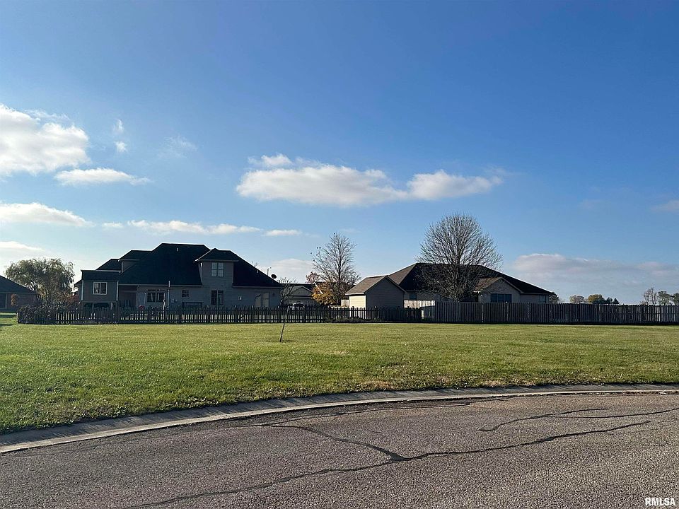 2nd image of 910 Hawthorne Pl