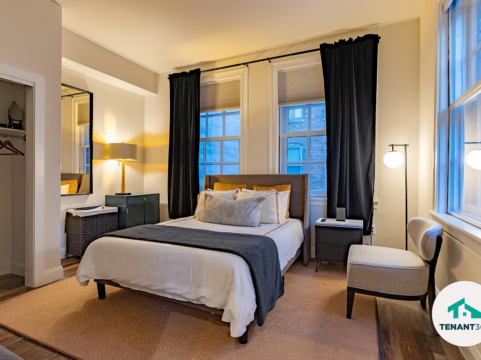 8 E Fayette St #604