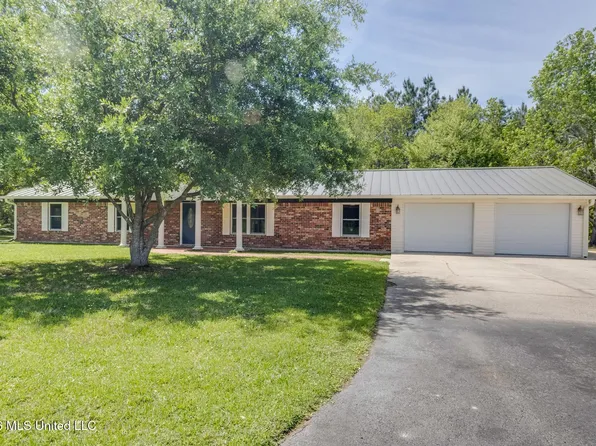 114 Campion Dr, Waveland, MS 39576