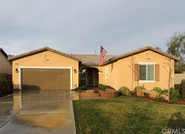 Welcome Home! Single Story home on cul-de-sac.