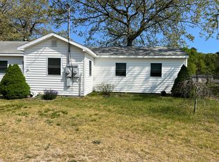15 South St #B, Manorville, NY 11949