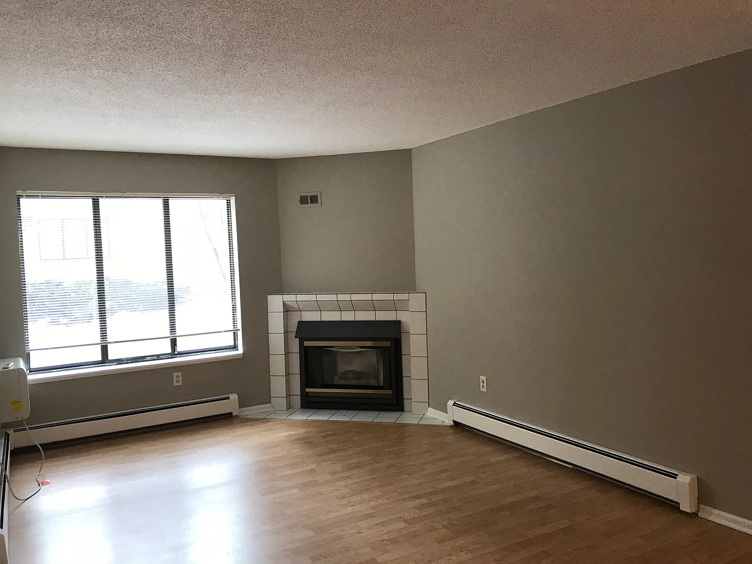 2 bed, 850 sqft, $1,800 — Photo 1
