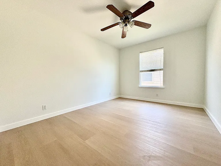 111 N Field St — Photo 20