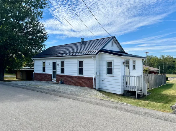 2005 Atlantis Dr, Latrobe, PA 15650