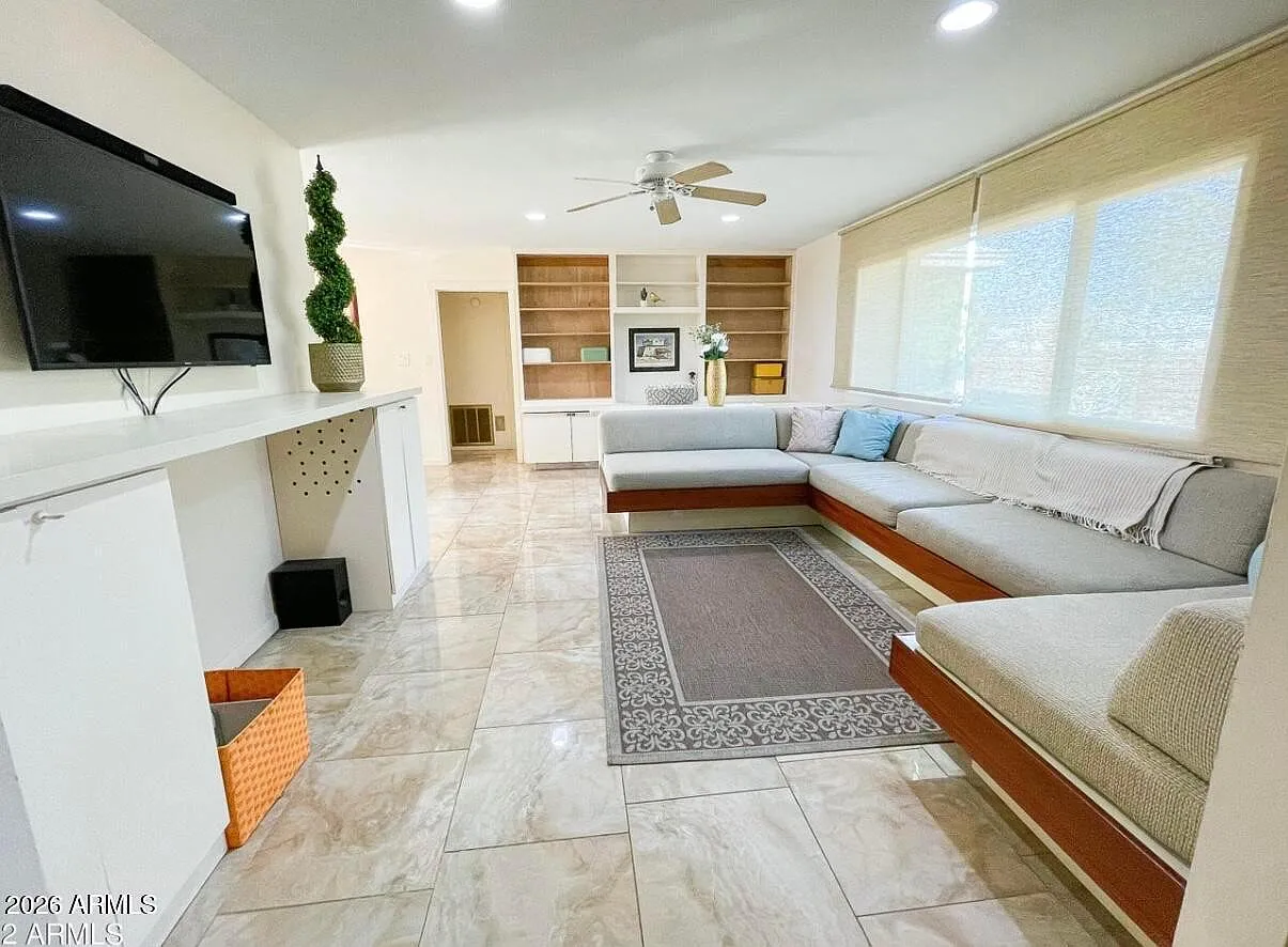 5 bed, 3.0 bath, 1890 sqft, $3,400 — Photo 3