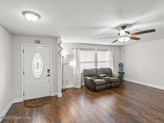 3rd image of 2810 Briarwood Ln