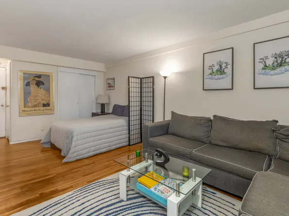 25 West 13th Street image 3 of 6