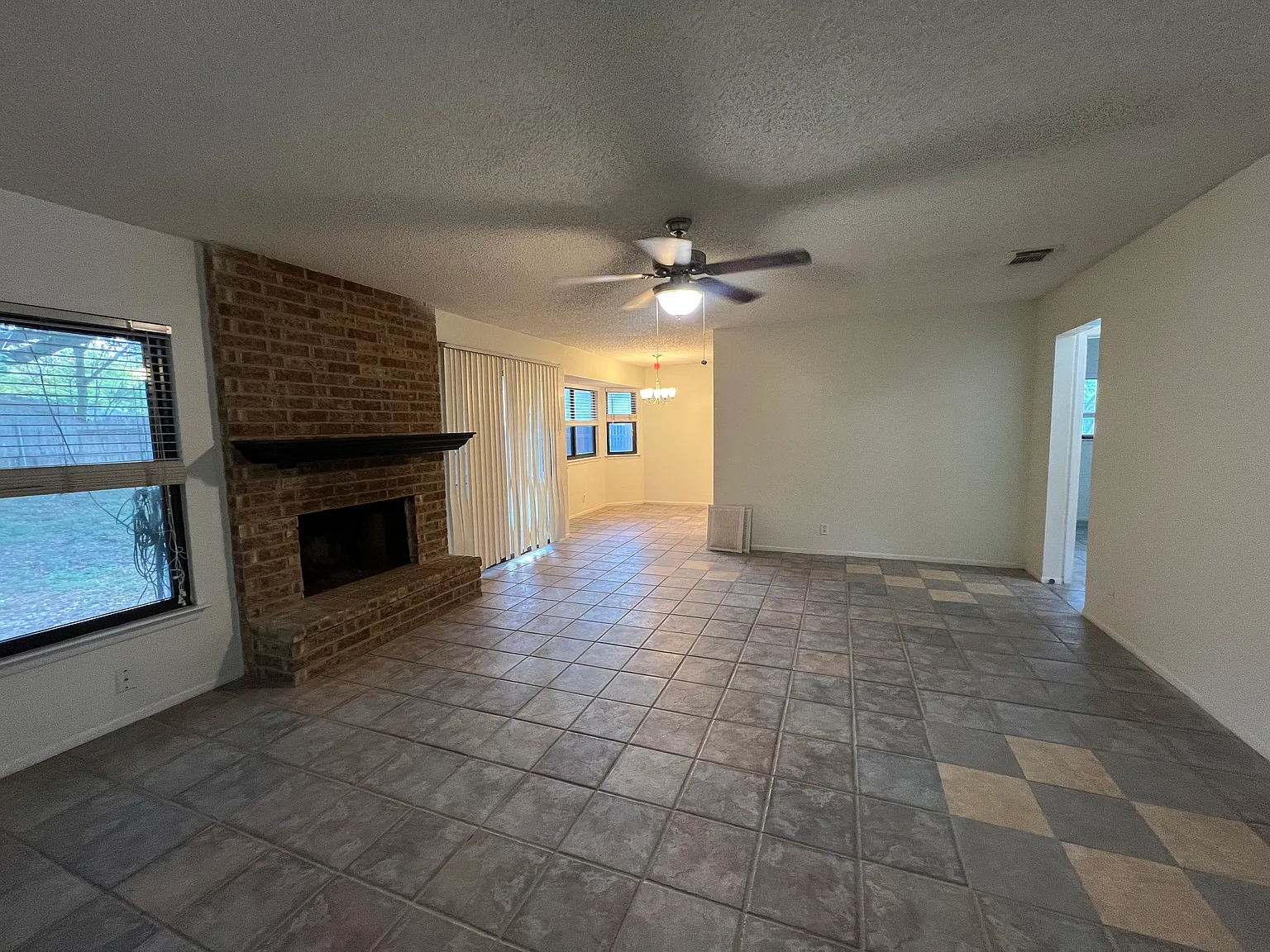 3 bed, 1443 sqft, $1,500 — Photo 2