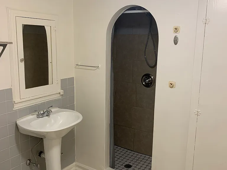325 Gooding St N #1 — Photo 7