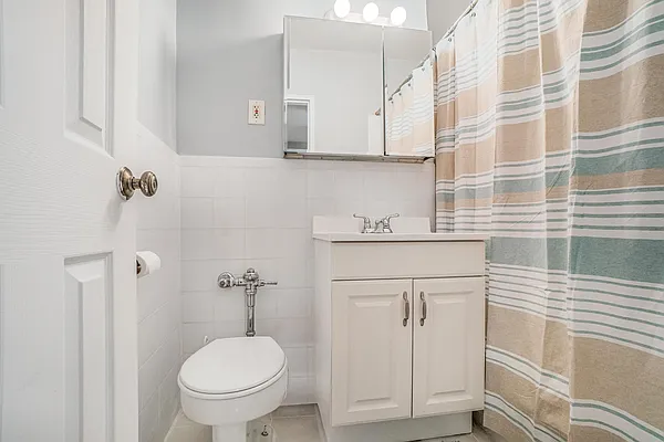 Sold by CENTURY 21 Sunny Gardens Realty, Inc. | media 23