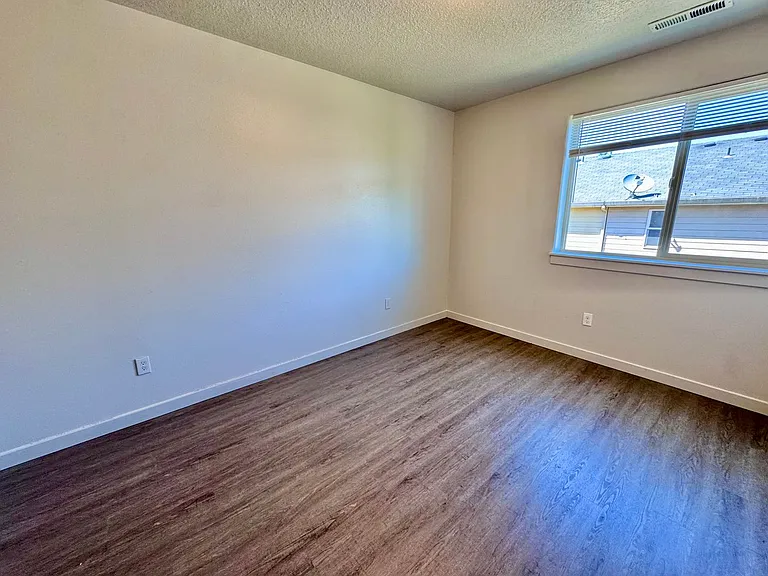 5724 NE 47th St — Photo 34