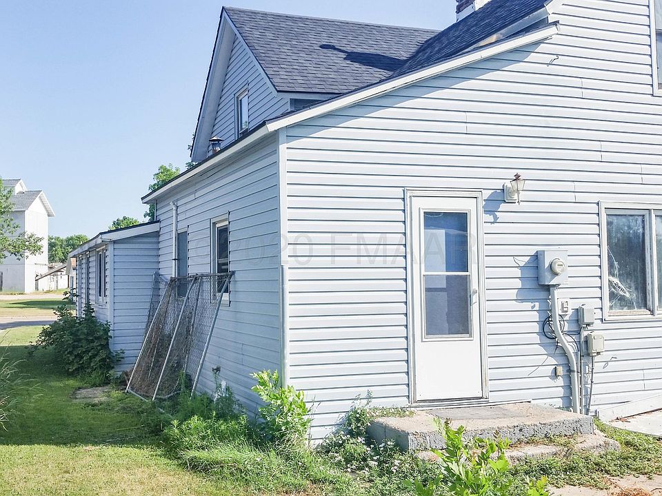 2nd image of 221 8th St