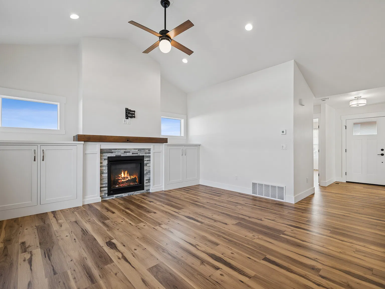 3 bed, 1498 sqft, $3,200 — Photo 3