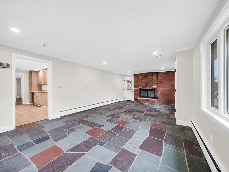 35 Peters St — Photo 4