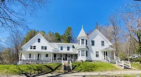 1025 Main St #3