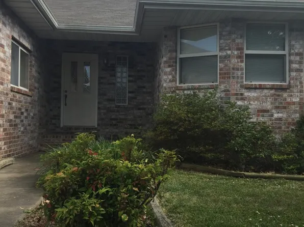 1205 N 9th Ave, Ozark, MO 65721