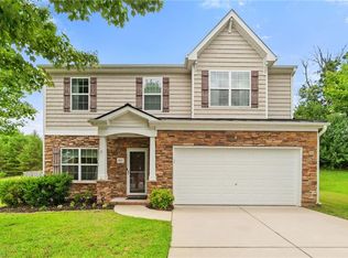 4221 Lochurst Dr, Pfafftown, NC 27040