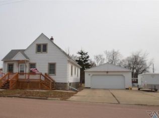 409 W 7th Ave, Lennox, SD 57039
