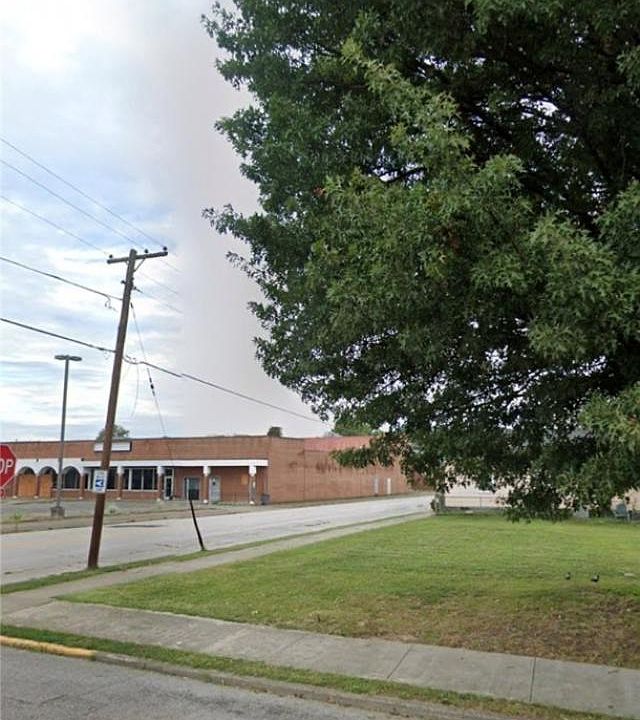 2nd image of 401 Ohio Ave