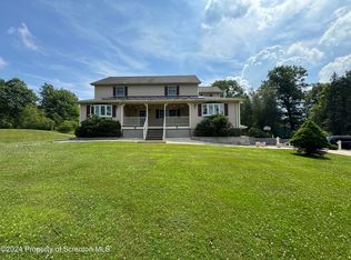 101 Wellington Ln, Dalton, PA 18414