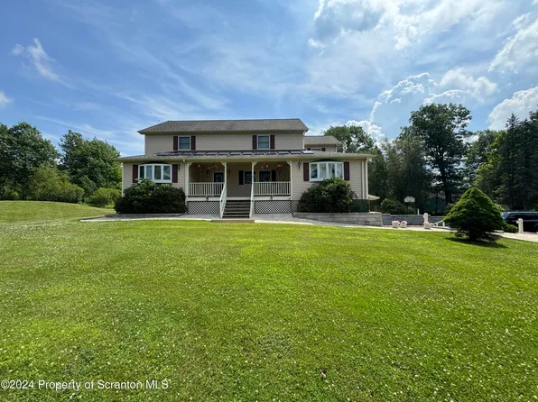 101 Wellington Ln, Dalton, PA 18414