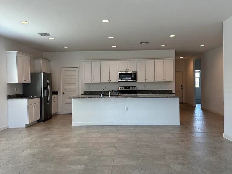 3121 W Shanley Ave — Photo 5