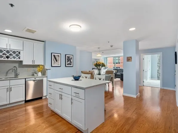 234 Causeway St APT 701, Boston, MA 02114
