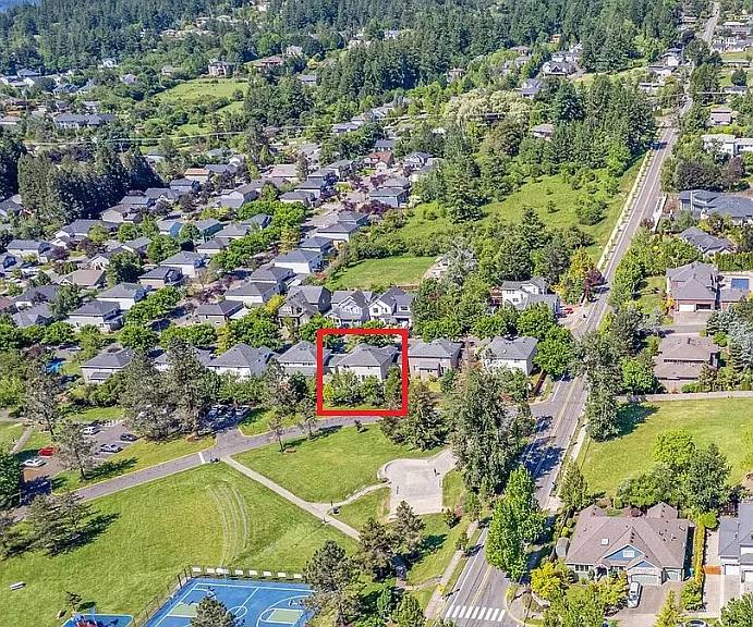 9584 SE Parkwood Way — Photo 3