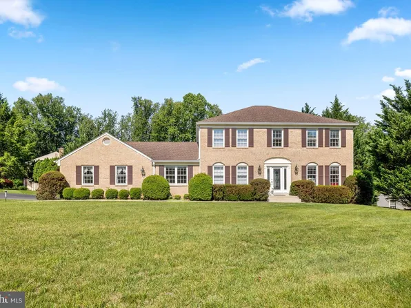 1416 Rosewood Hill Dr, Vienna, VA 22182