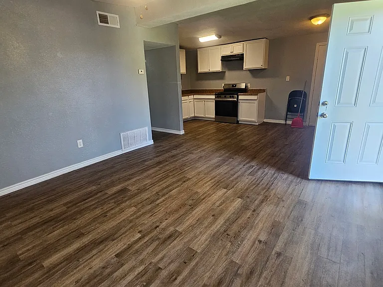 3818 E Young St — Photo 2