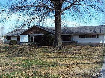 1st image of 919 Surrey Ln