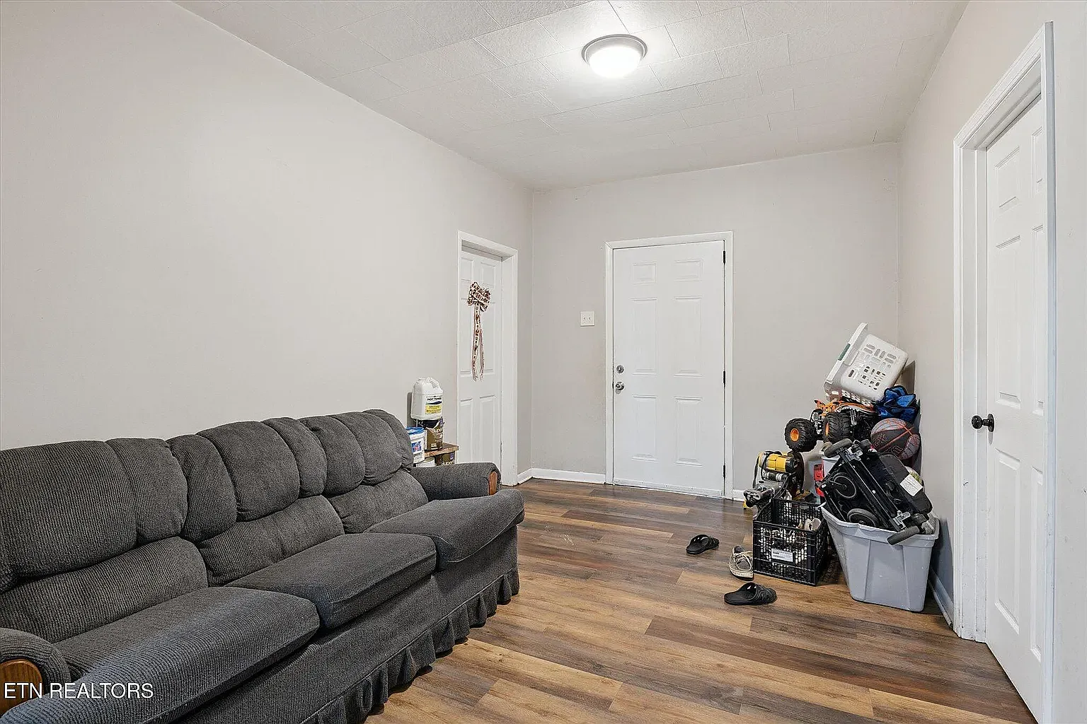 4 bed, 1325 sqft, $2,500 — Photo 2