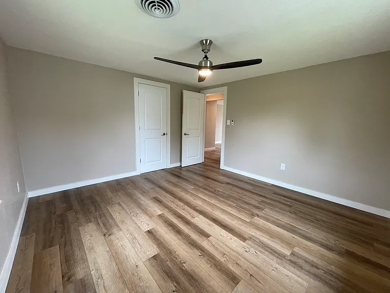 239 E Crestwood St #4 — Photo 10