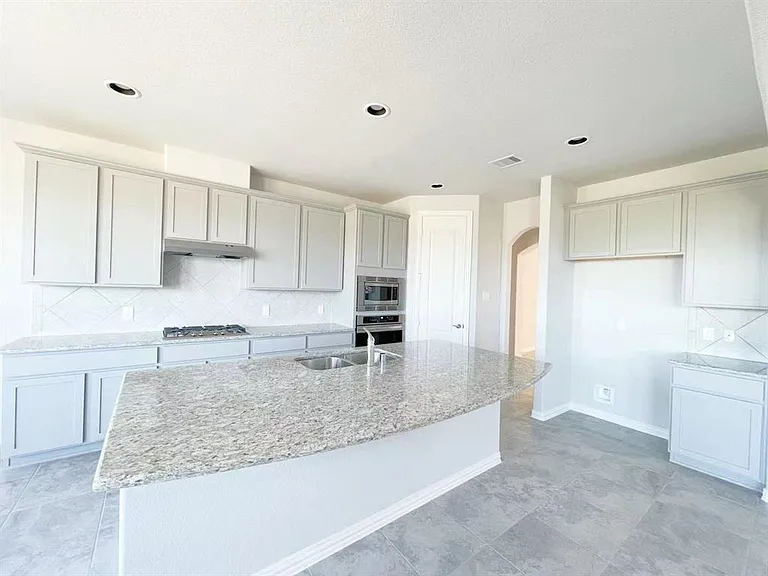 440 Round Lake Dr — Photo 9