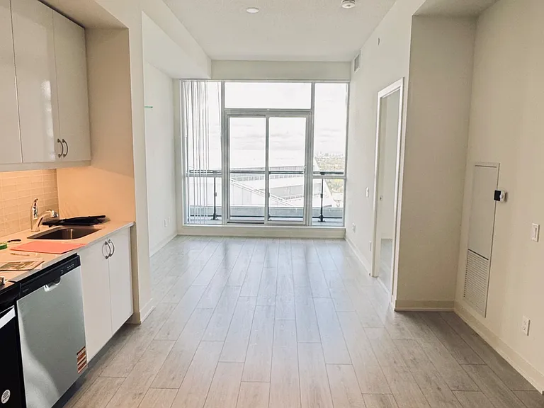 4955 Yonge St #Penthouse 215 — Photo 2