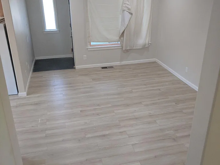 1925 Hackett Ave #1 — Photo 7