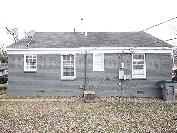 3rd image of 2977 N Radford Rd